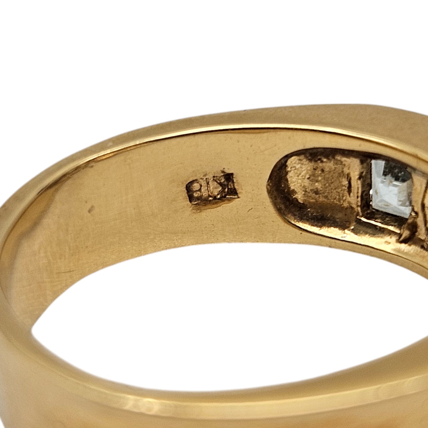 18ct Yellow Gold Aquamarine Ring Size O 6.8 g.