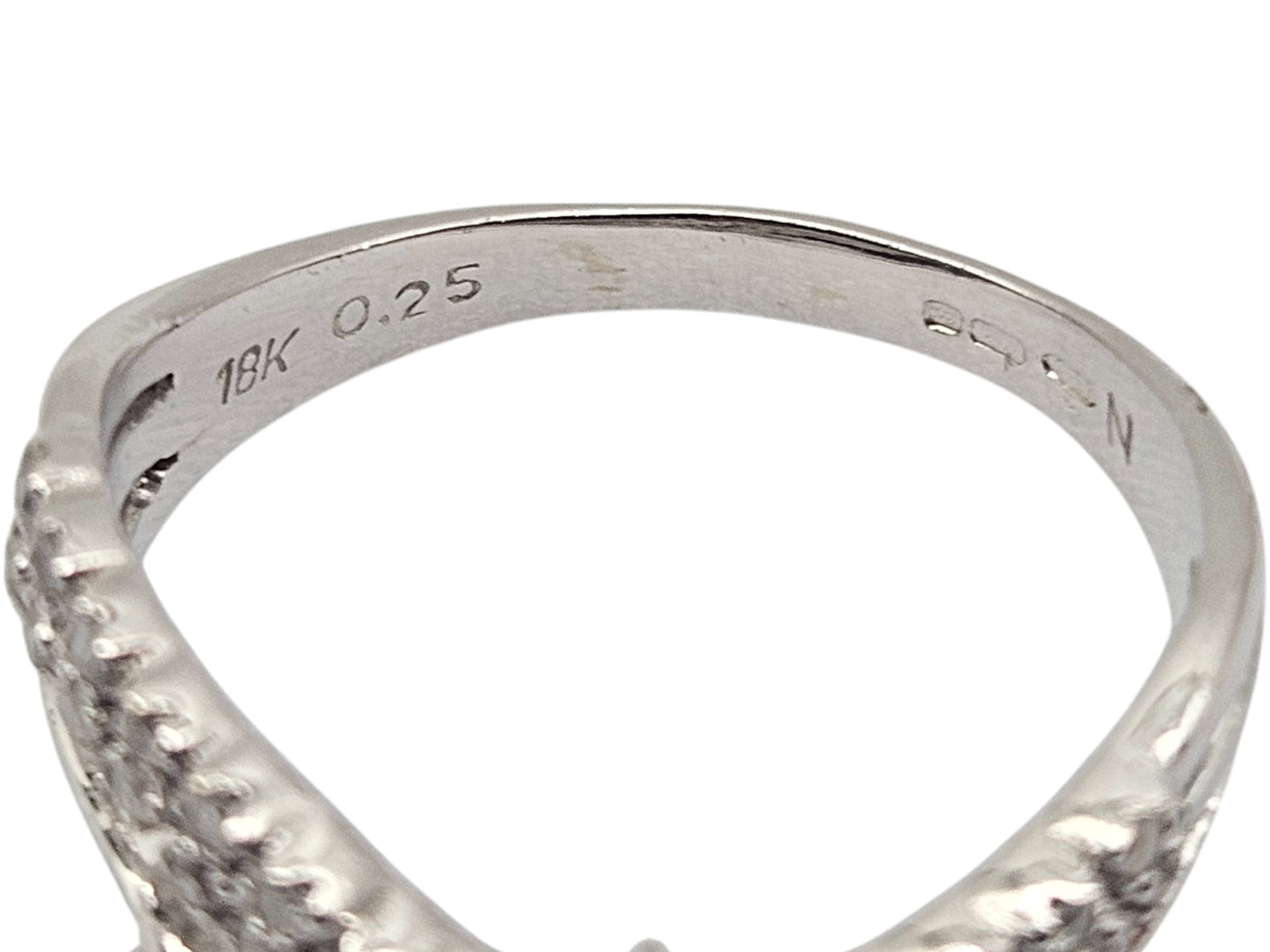 18ct 750 White Gold Diamond Ring Size M 3.5 g.