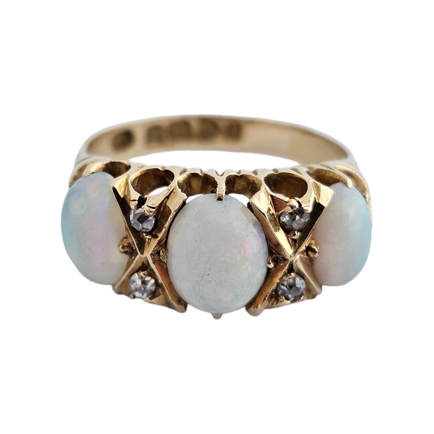 Edwardian 18ct yellow gold Ring set with Opal and Diamonds.