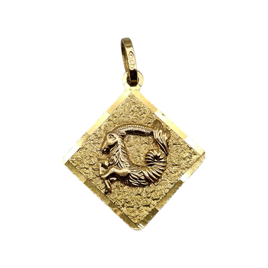 heavy 18ct yellow gold Capricorn Horoscope Pendant.