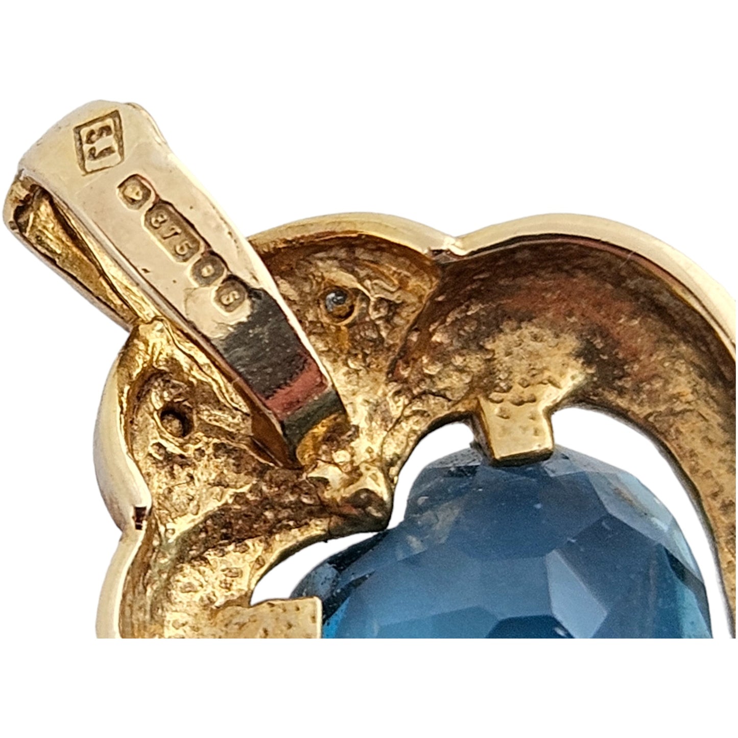 9ct 375 Yellow Gold Blue Topaz Heart Pendant 1992 L 1.7 cm 1.4 g