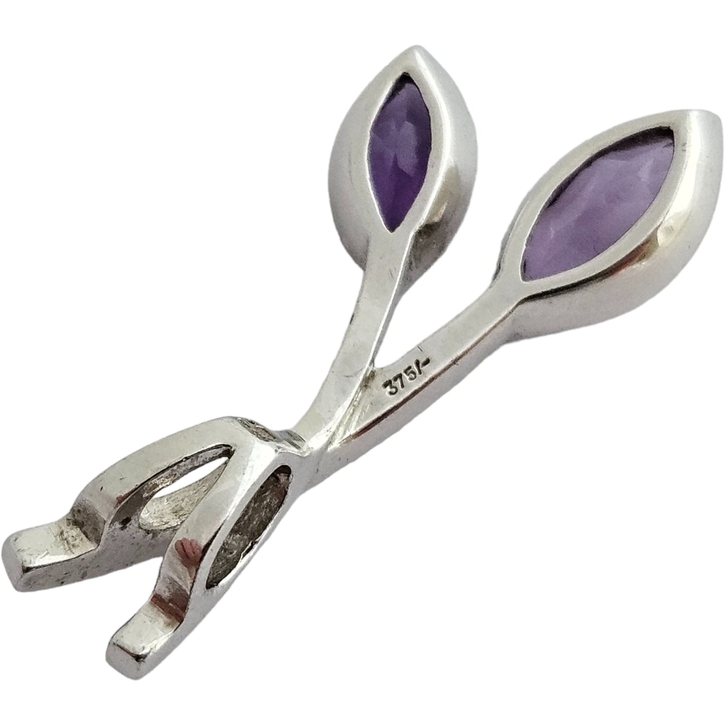 Suite of 9ct 375 White Gold Pendant and Pair of Earrings with Amethysts 5.4 g