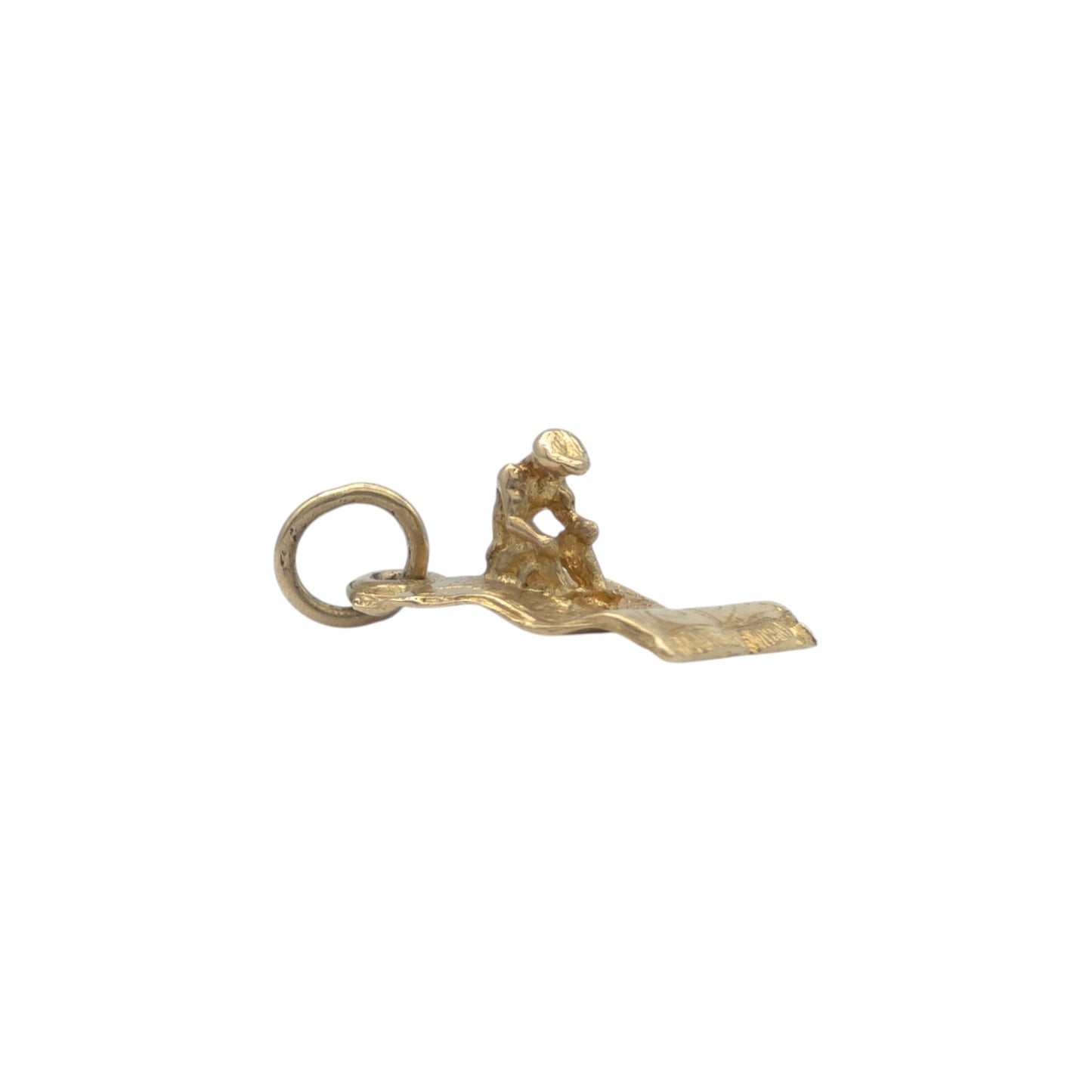 9ct 375 Yellow Gold Magic Carpet Charm 1960 L 1.2 cm 0.9 g.