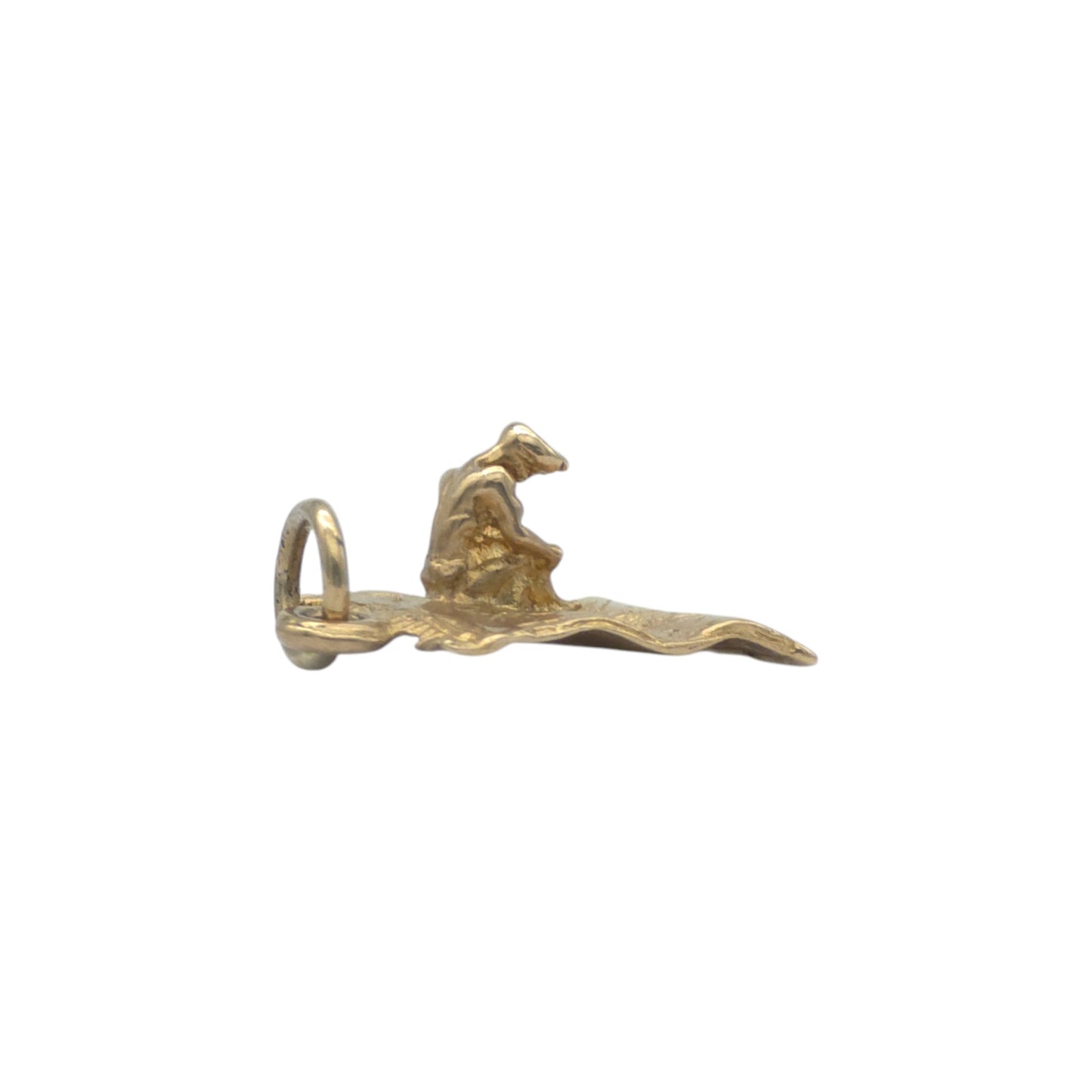 9ct 375 Yellow Gold Magic Carpet Charm 1960 L 1.2 cm 0.9 g.