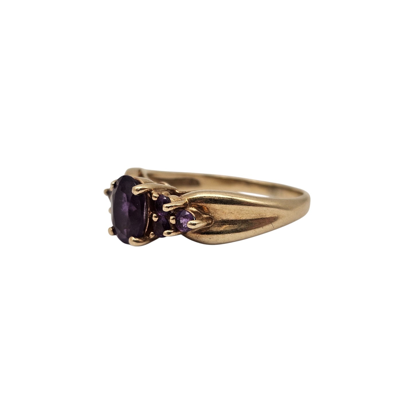 9ct Yellow Gold Amethyst Ring Size O 2.7 g.