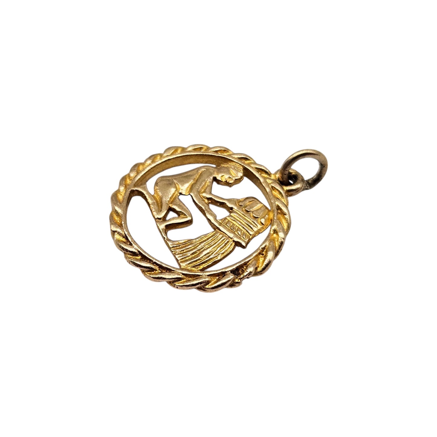 9ct 375 Yellow Gold Aquarius Charm 1957 L 1.5 cm 1.5 g.
