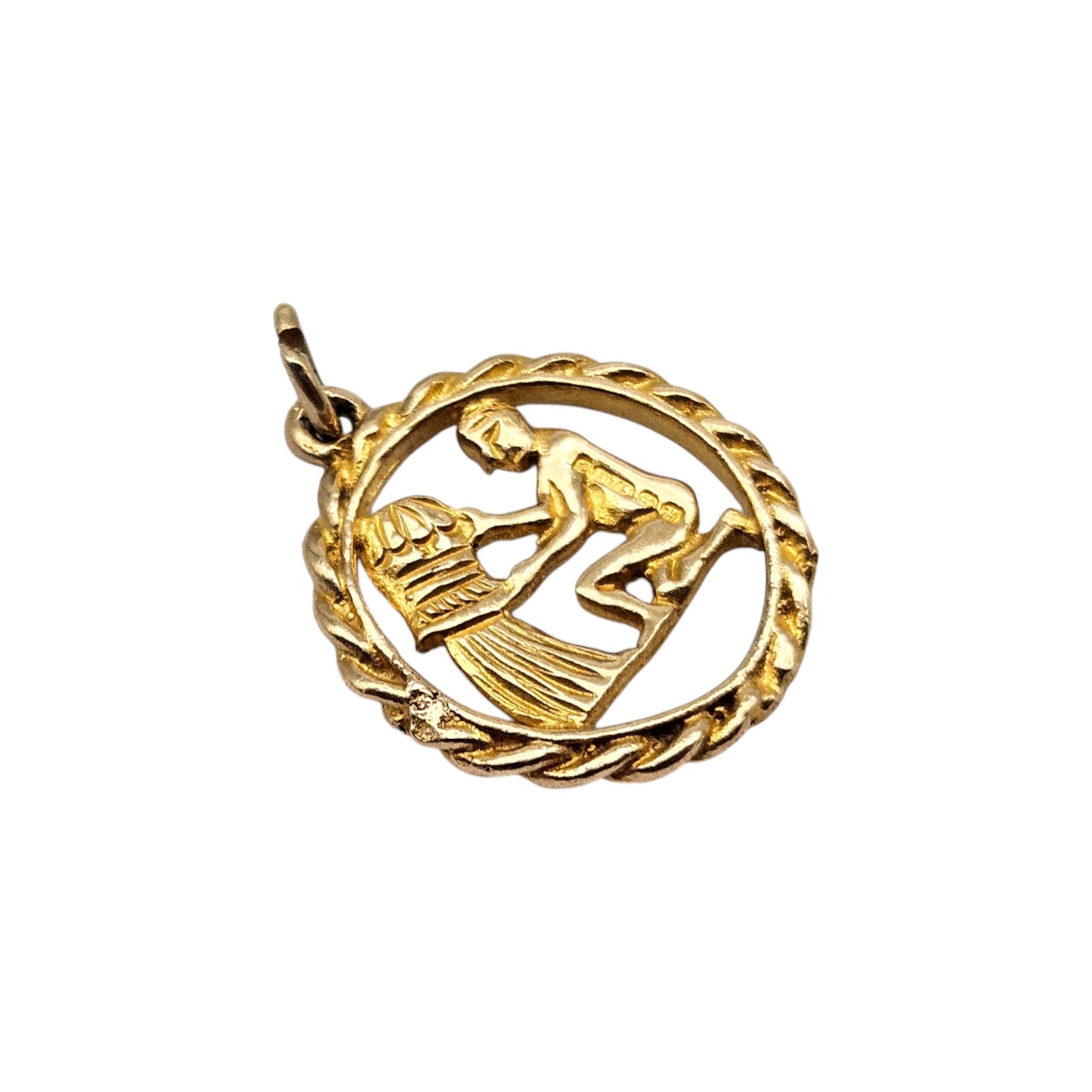 9ct 375 Yellow Gold Aquarius Charm 1957 L 1.5 cm 1.5 g.