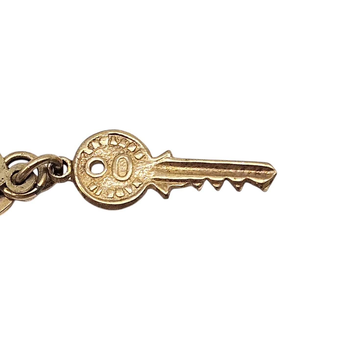 9ct 375 Yellow Gold Bundle Of Keys Charm 1959 L 1.6 cm 1.3 g.