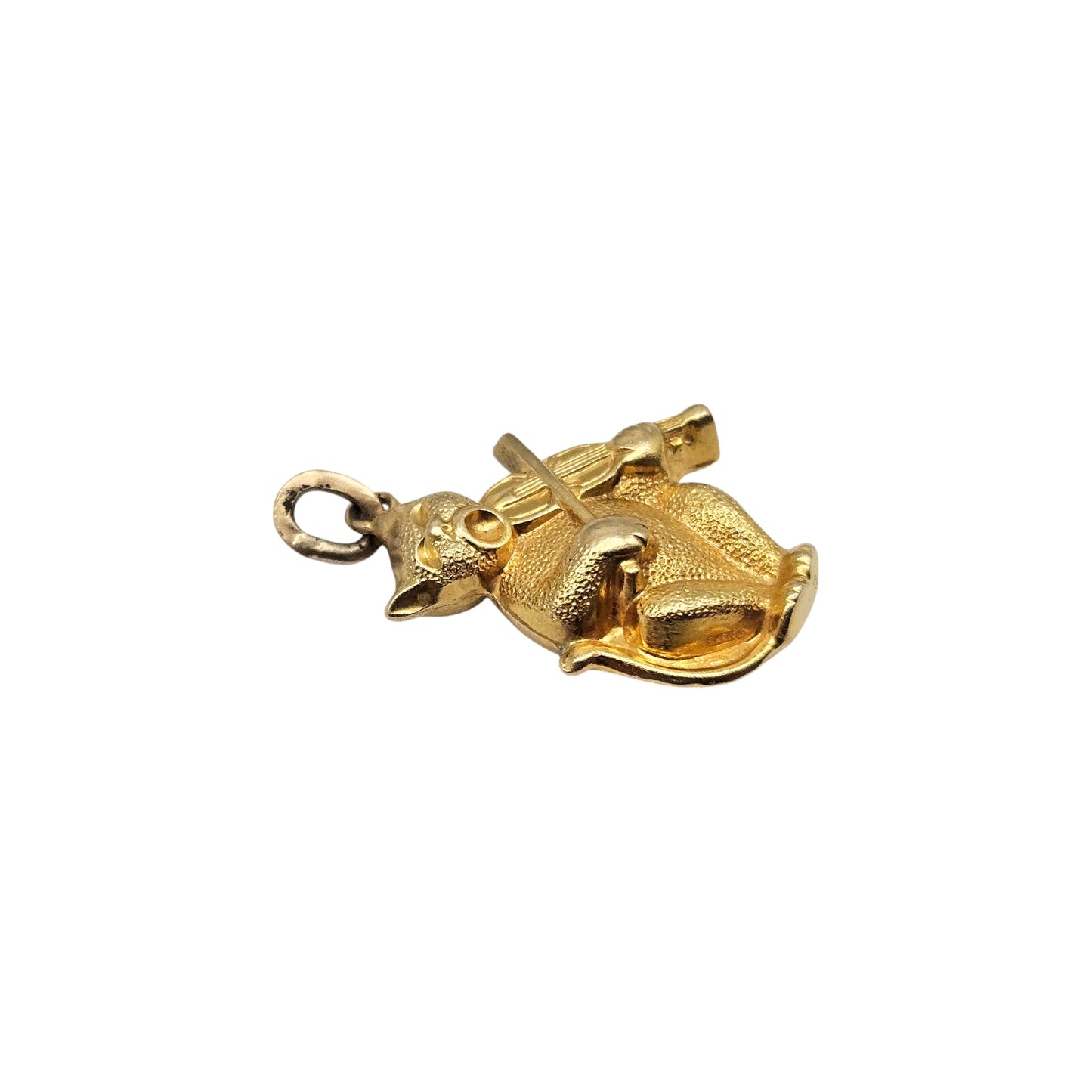 9ct 375 Yellow Gold Cat & Fiddle Charm c.1963 L 2.0 cm 1.4 g.