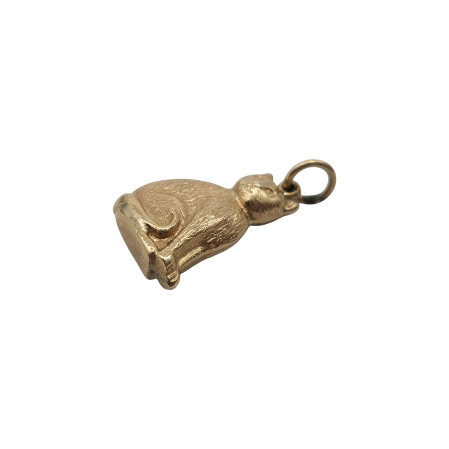 9ct 375 Yellow Gold Cat Charm 1968 L 1.6 cm 0.8 g.