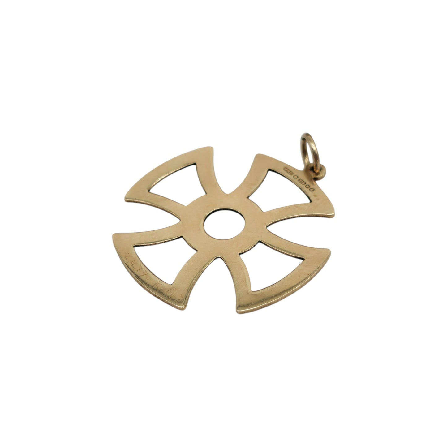 9ct 375 Yellow Gold Maltese Cross Charm 1976 L 2.6 cm 1.8 g.