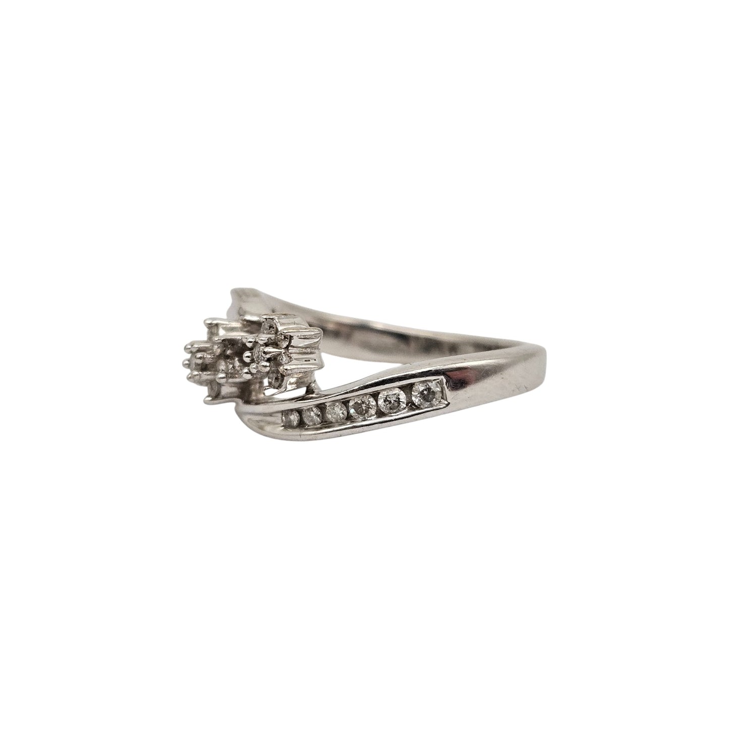 9ct 375 White Gold Diamond Cluster Ring c.2000 Size N 4.6 g.