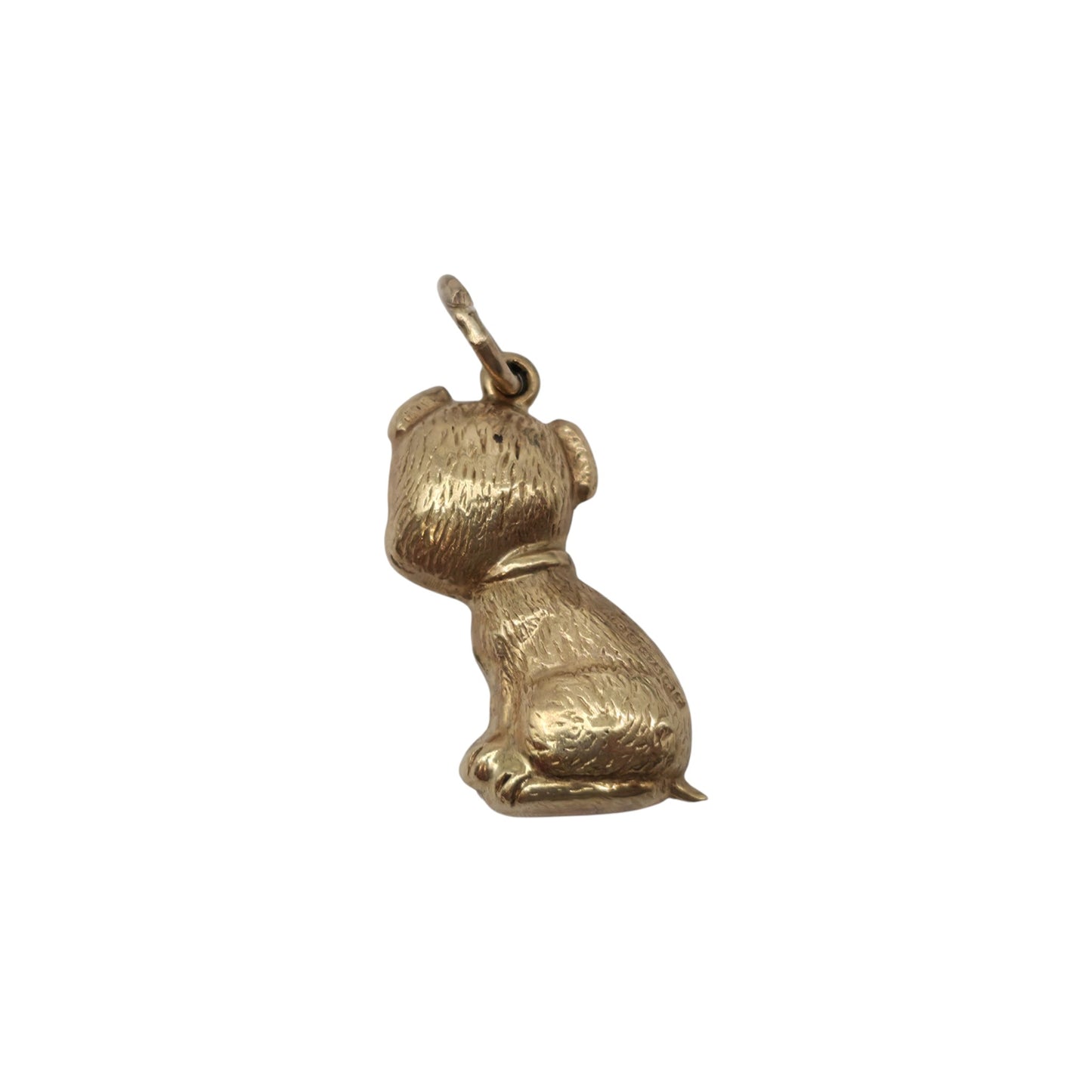 9ct 375 Yellow Gold Seated Dog Charm 1968 L 1.6 cm 0.8 g.