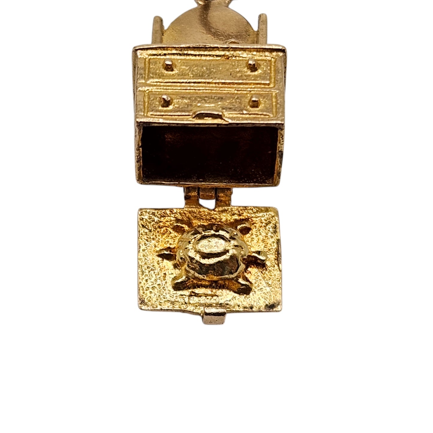 Rare 9ct 375 Yellow Gold Turtle In Dressing Table Opening Charm c.1960's L 1.5 cm 2.9 g.
