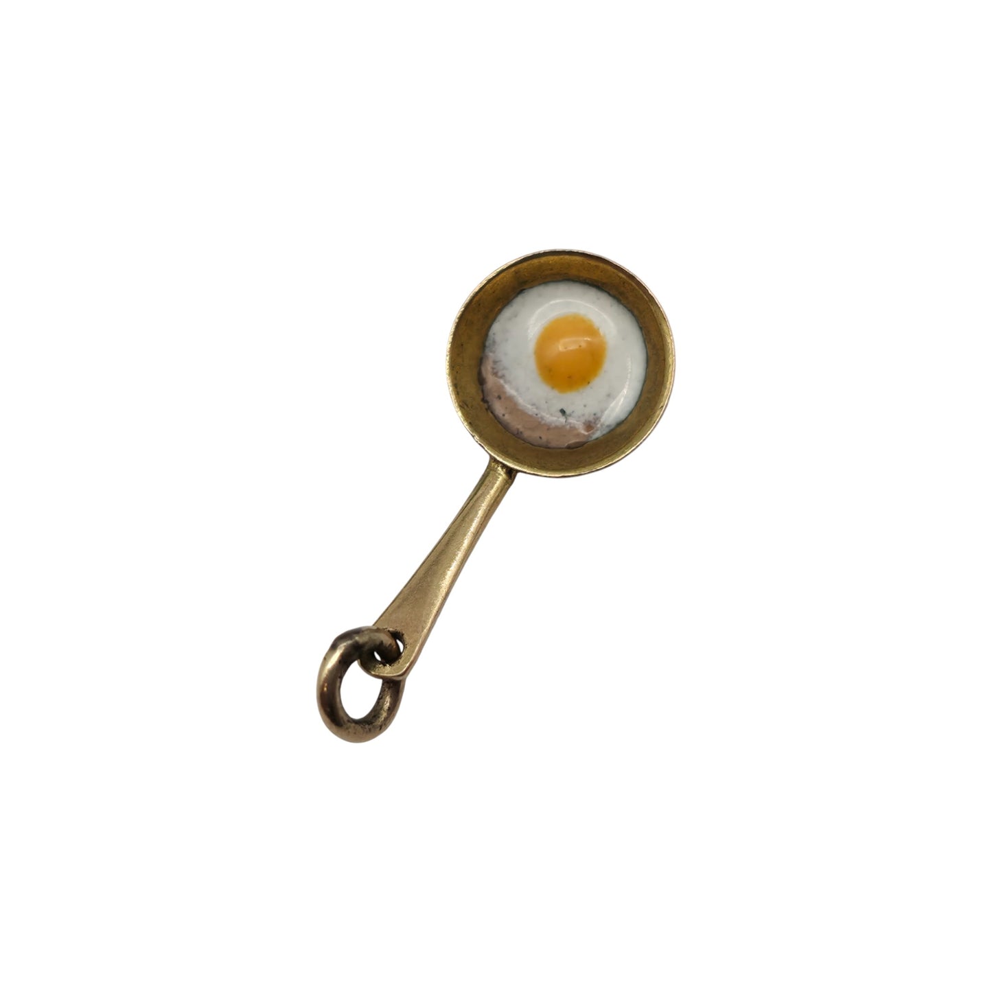 9ct 375 Yellow Gold & Enamel Egg On Frying Pan Charm 1958 L 1.7 cm 0.4 g.