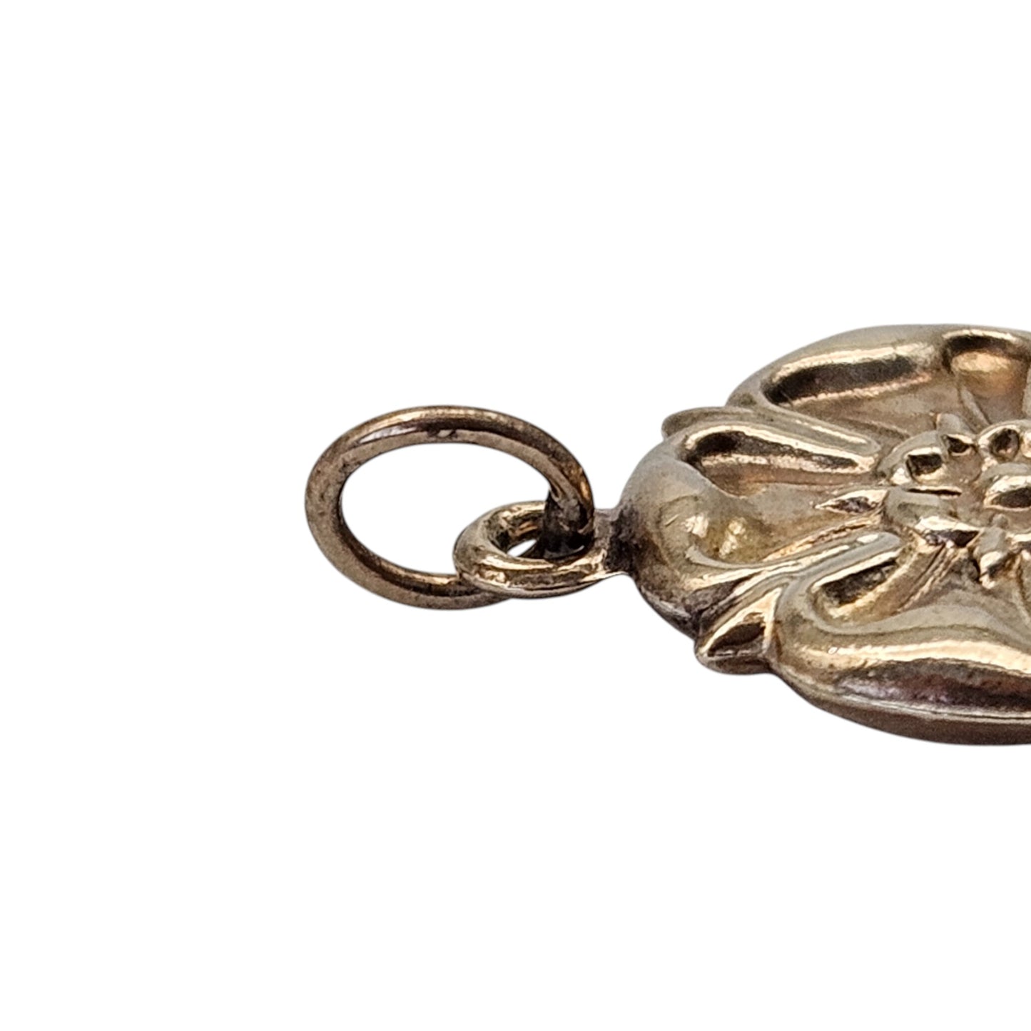 9ct 375 Yellow Gold English Rose Charm 1966 L 1.3 cm 0.7 g.
