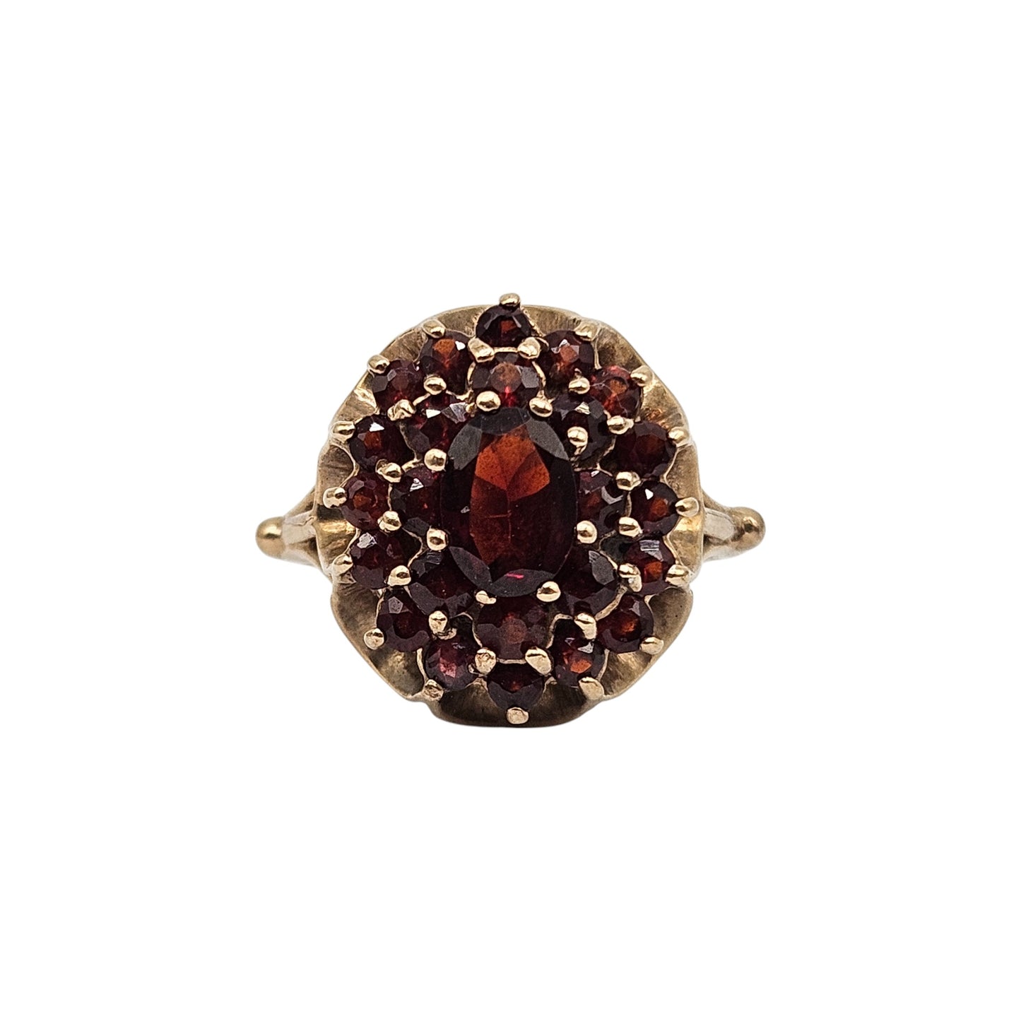 9ct 375 Yellow Gold Garnet Ring 1973 Size O 1/2, 4.8 g.