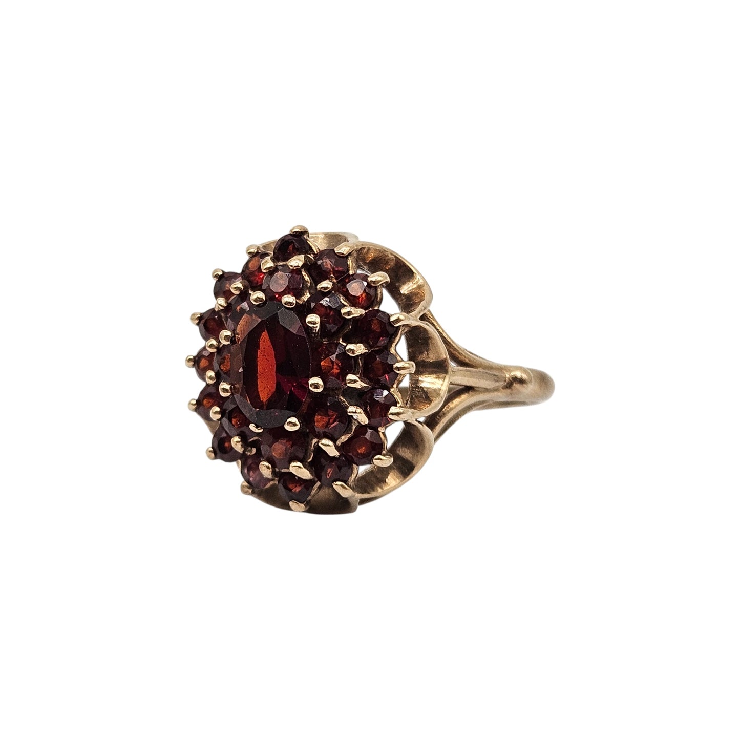 9ct 375 Yellow Gold Garnet Ring 1973 Size O 1/2, 4.8 g.