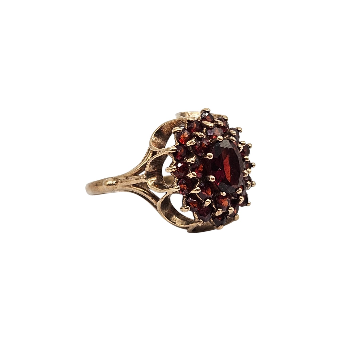 9ct 375 Yellow Gold Garnet Ring 1973 Size O 1/2, 4.8 g.