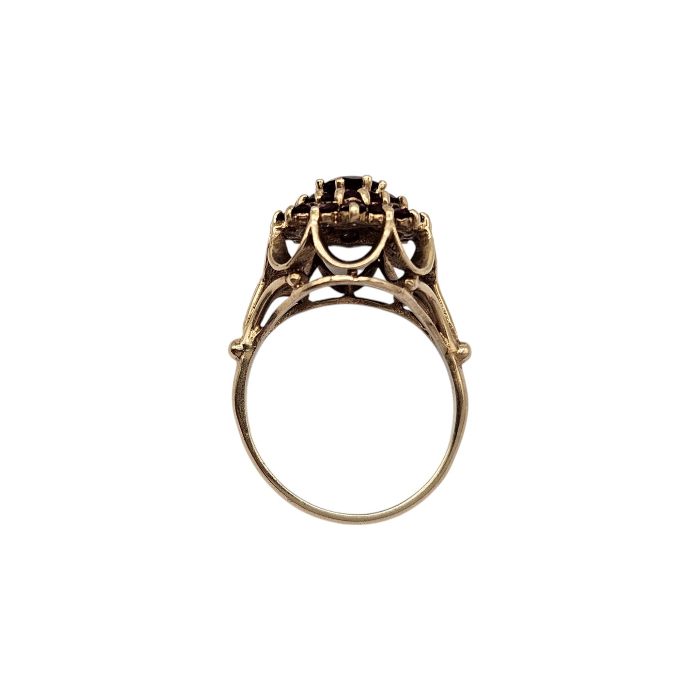9ct 375 Yellow Gold Garnet Ring 1973 Size O 1/2, 4.8 g.