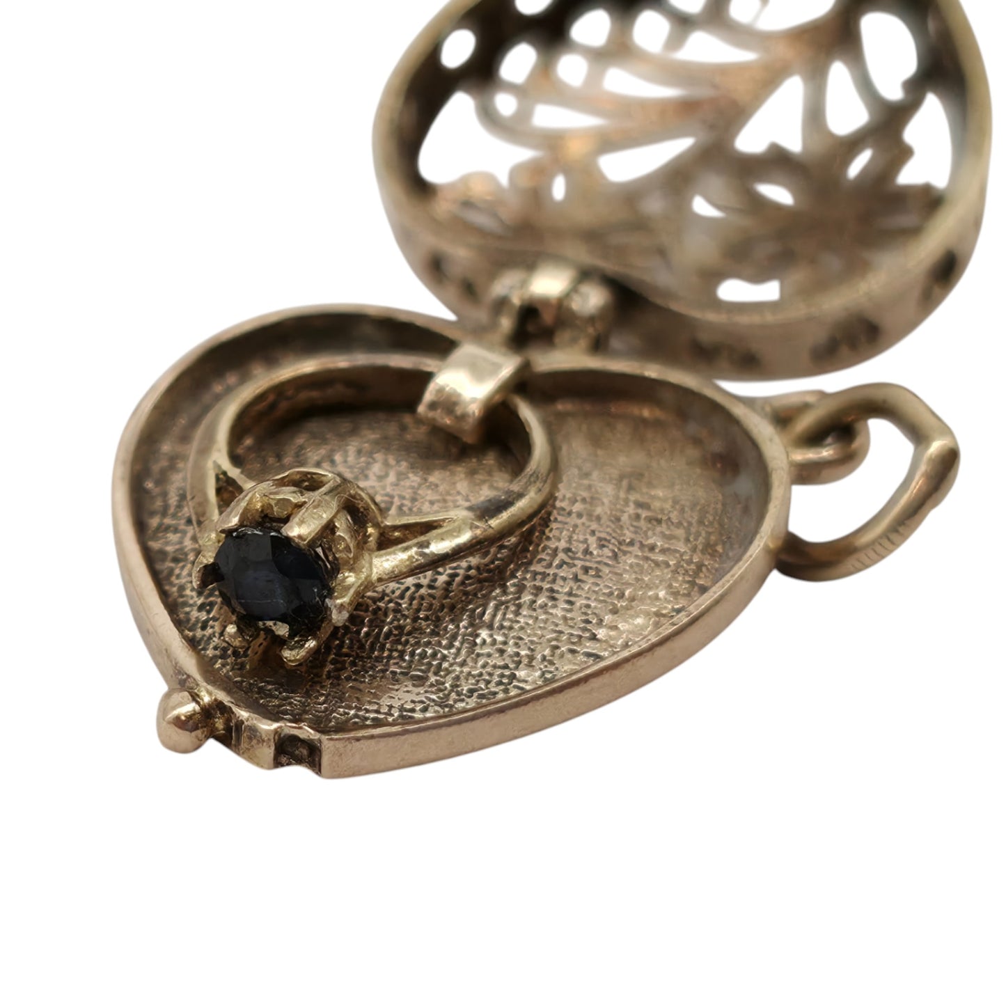 9ct 375 Yellow Gold Ring Box Opening Charm 1966 L 1.8 cm 3.6 g.