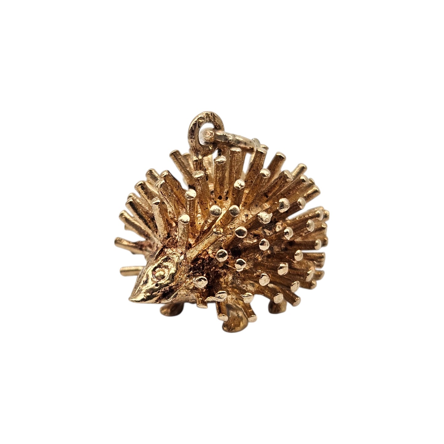 Large 9ct 375 Yellow Gold Hedgehog Charm 1971 L 1.9 cm 6.0 g.