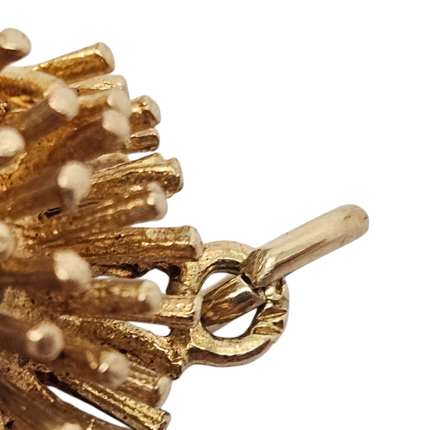 Large 9ct 375 Yellow Gold Hedgehog Charm 1971 L 1.9 cm 6.0 g.