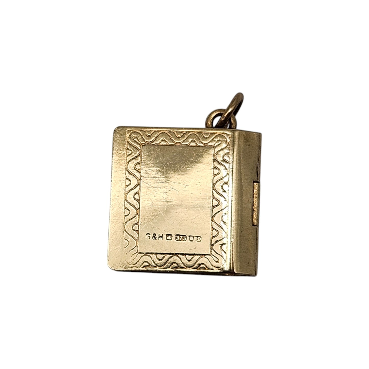 9ct 375 Yellow Gold Holy Bible Opening Charm 1978 L 1.4 cm 2.2 g.