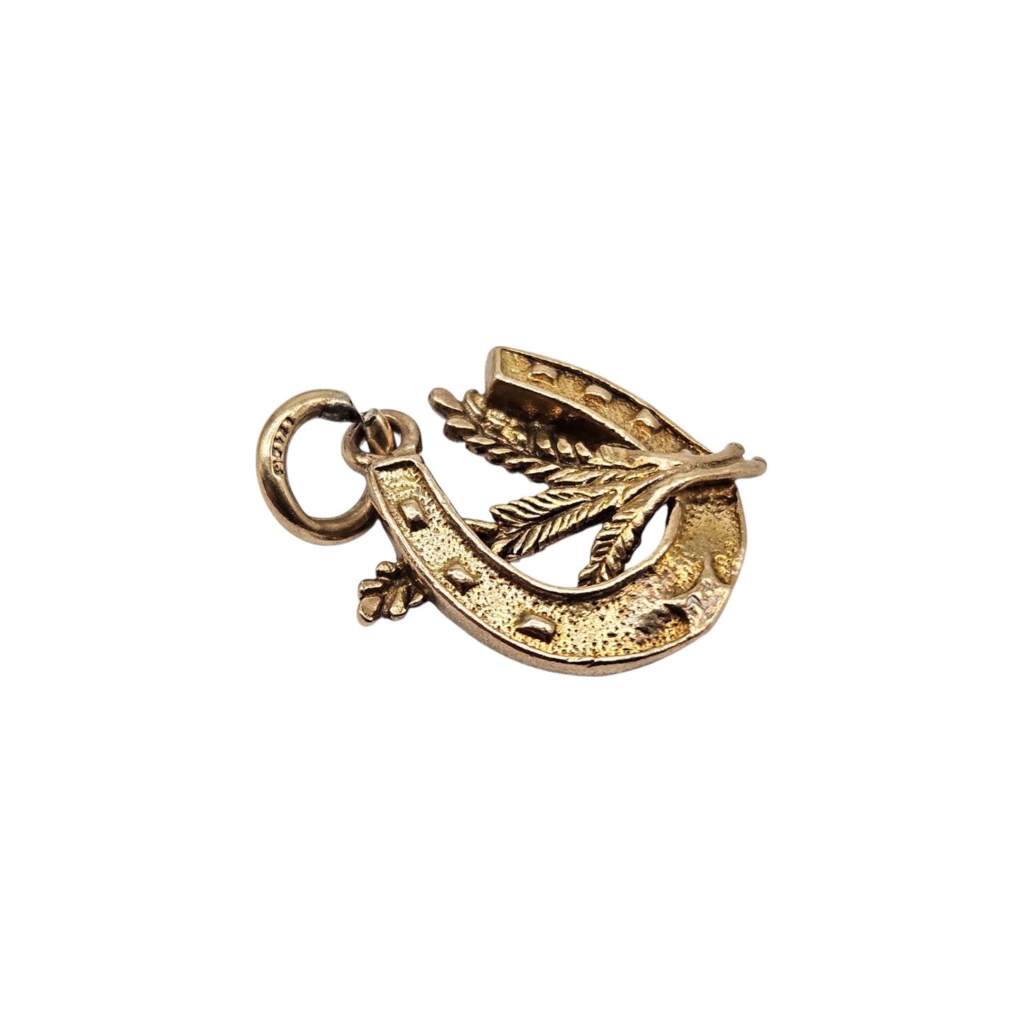 9ct 375 Yellow Gold Horseshoe With Wheat Lucky Charm 1955 L 1.2 cm 1.2 g.