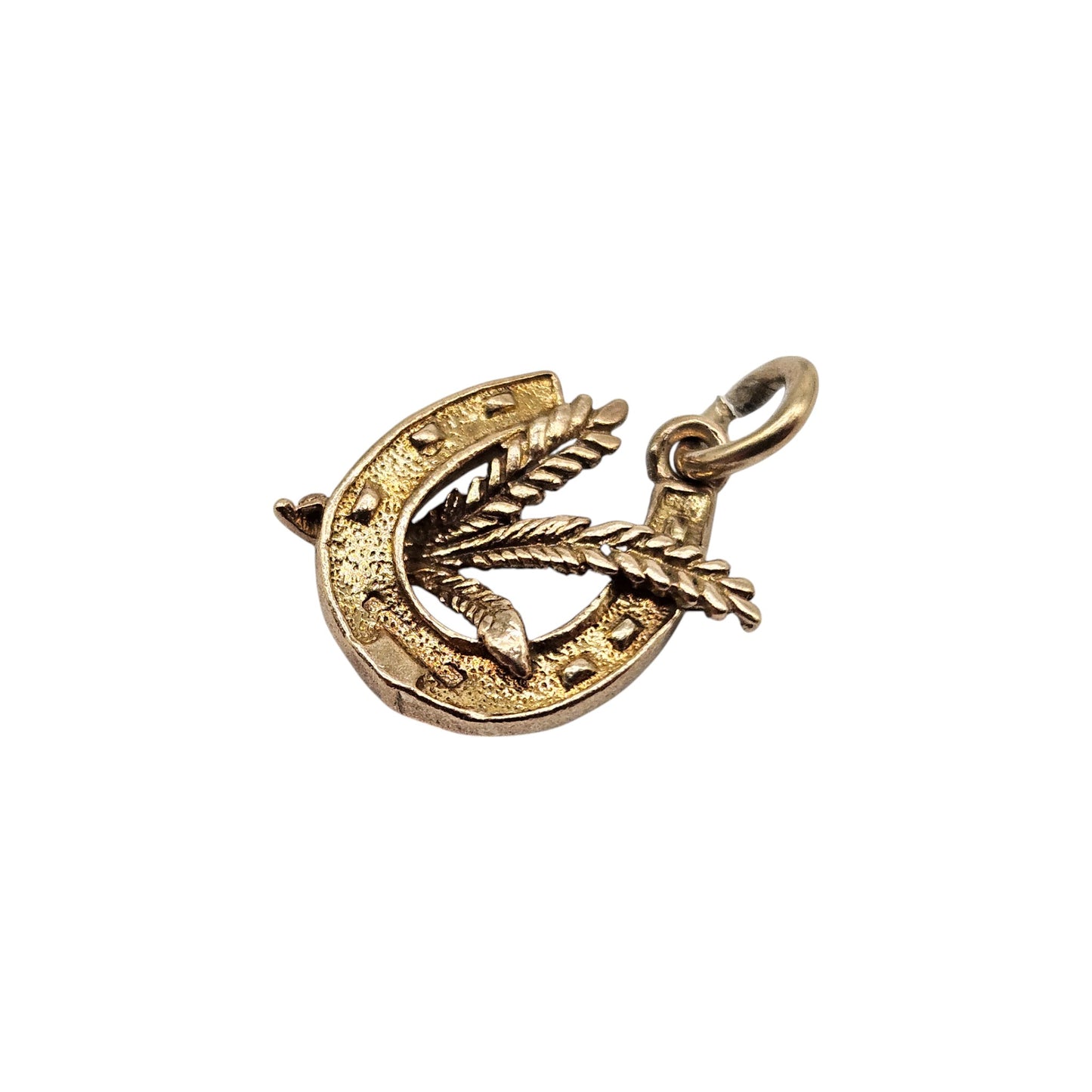 9ct 375 Yellow Gold Horseshoe With Wheat Lucky Charm 1955 L 1.2 cm 1.2 g.