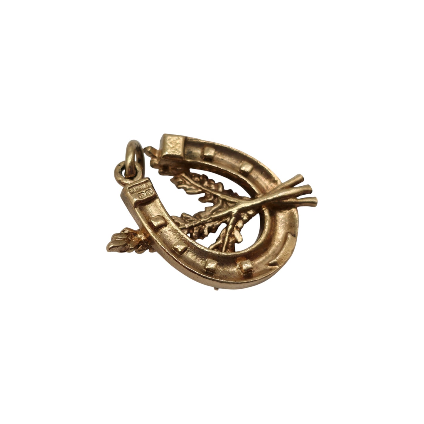 9ct 375 Yellow Gold Horseshoe Wheat Charm 1972 L 1.6 cm 2.7 g.