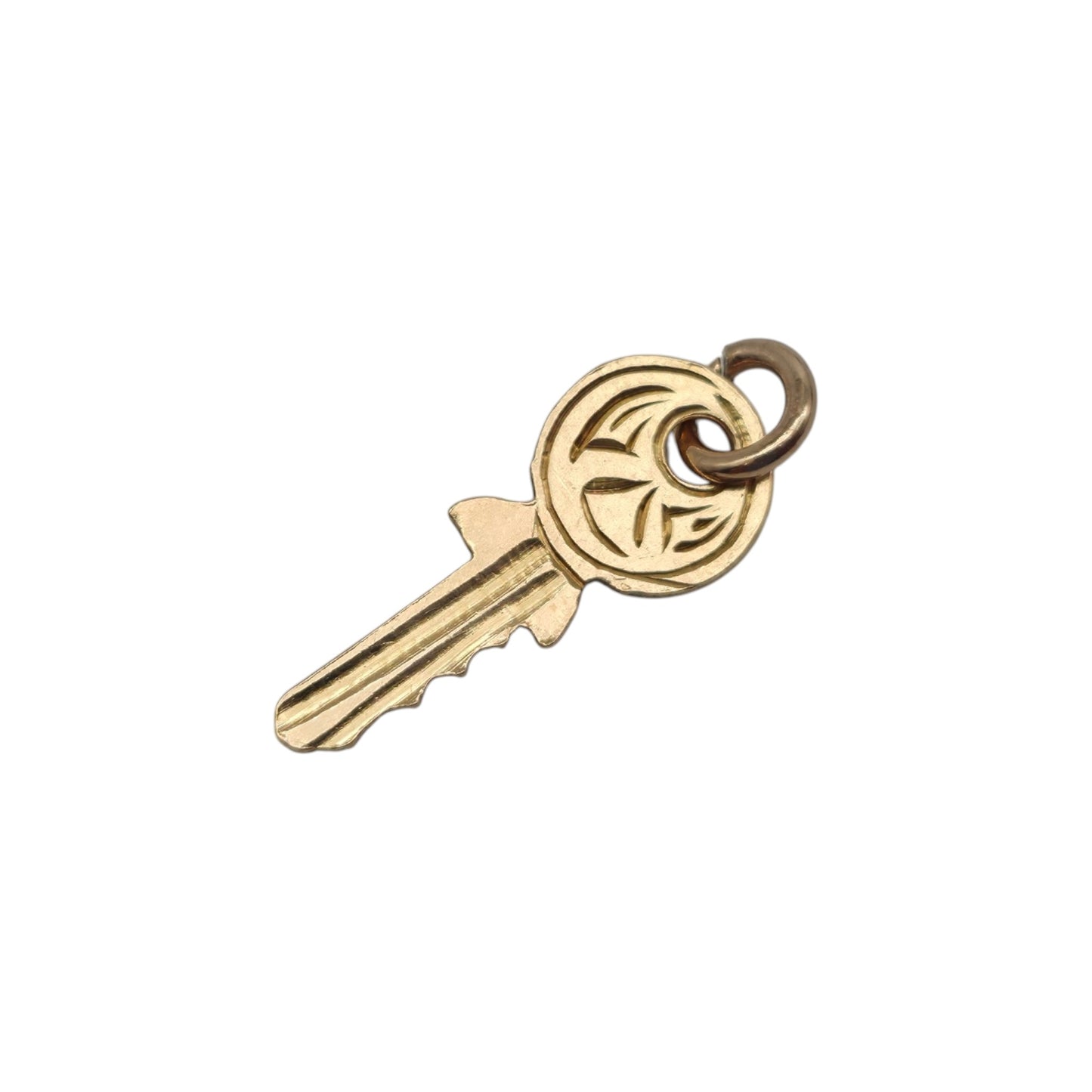 Petite 9ct Yellow Gold Key Charm c.1960's L 1.5 cm 0.4 g.