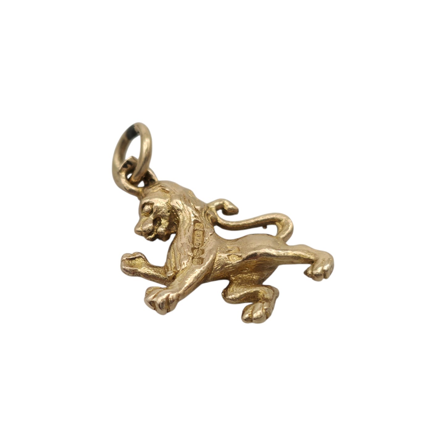 9ct 375 Yellow Gold Rampant Lion Charm 1955 L 1.5 cm 1.7 g.