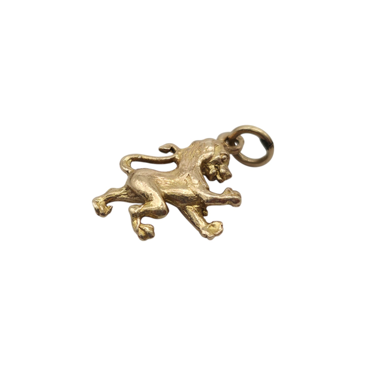 9ct 375 Yellow Gold Rampant Lion Charm 1955 L 1.5 cm 1.7 g.