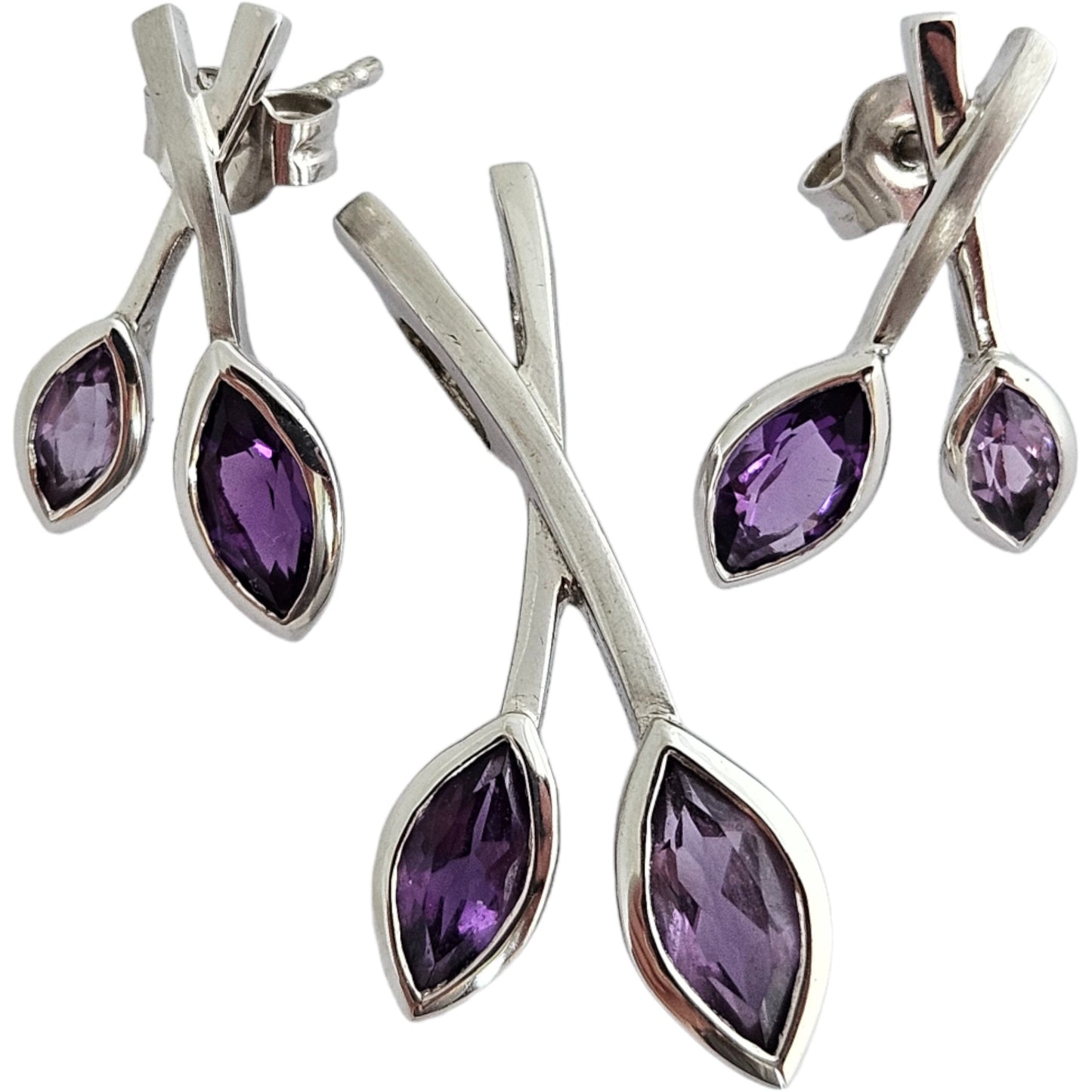 Suite of 9ct 375 White Gold Pendant and Pair of Earrings with Amethysts 5.4 g