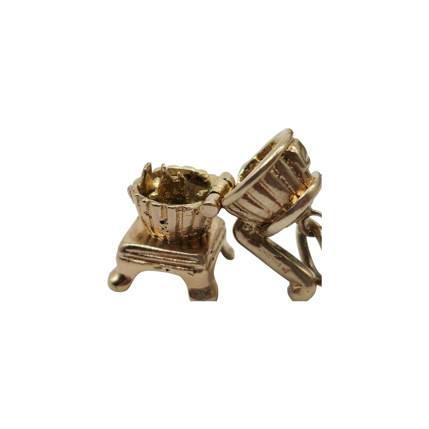 Unusual 9ct 375 Yellow Gold Potbelly Stove Opening Charm c.1955 L 2.1 cm 4.5 g.