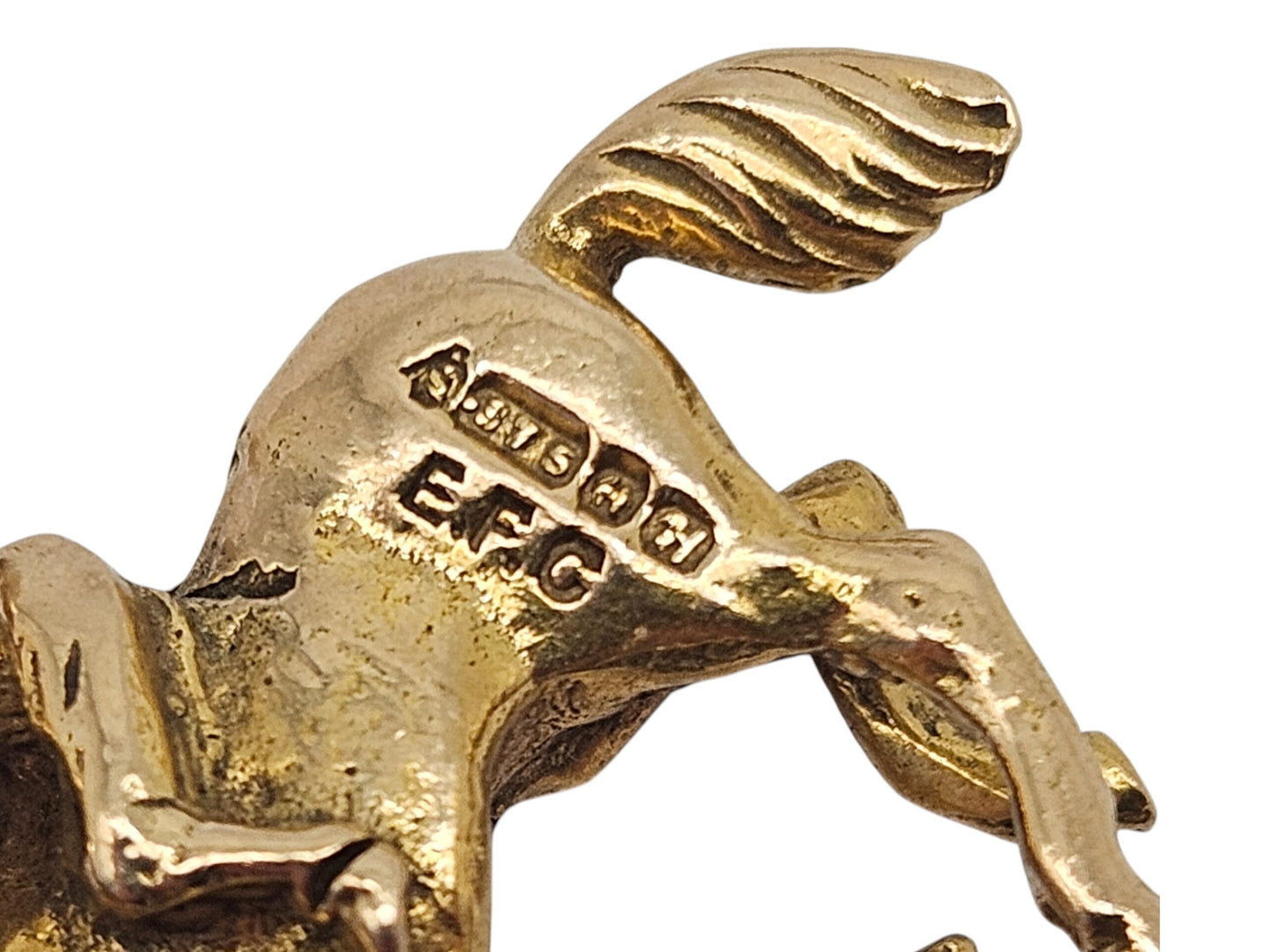9ct 375 Yellow Gold Racing Horse Charm 1957 L 2.5 cm 4.3 g.