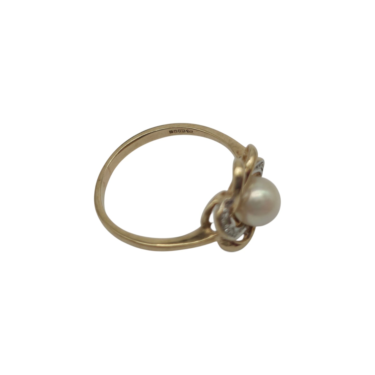 9ct 375 Yellow Gold Ring With Pearl & Diamonds c.1995 Size P 2.3 g.