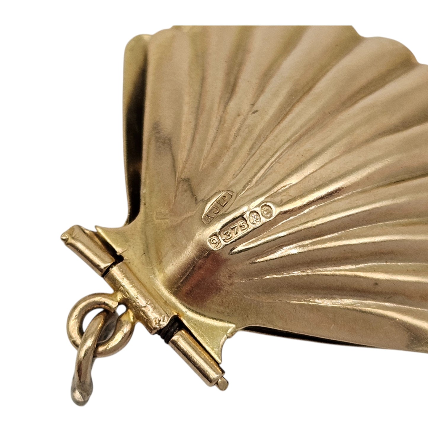 Large 9ct 375 Yellow Gold Seashell Opening Charm 1965 L 2.3 cm 2.7 g.