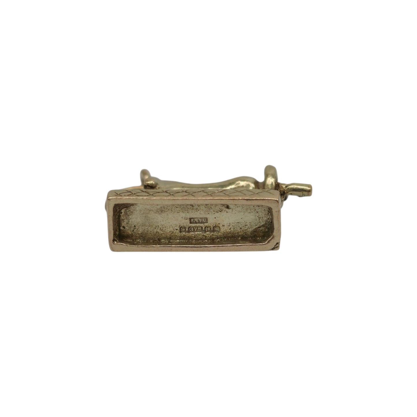 9ct 375 Yellow Gold Sewing Machine Charm 1971 L 1.7 cm 2.6 g.