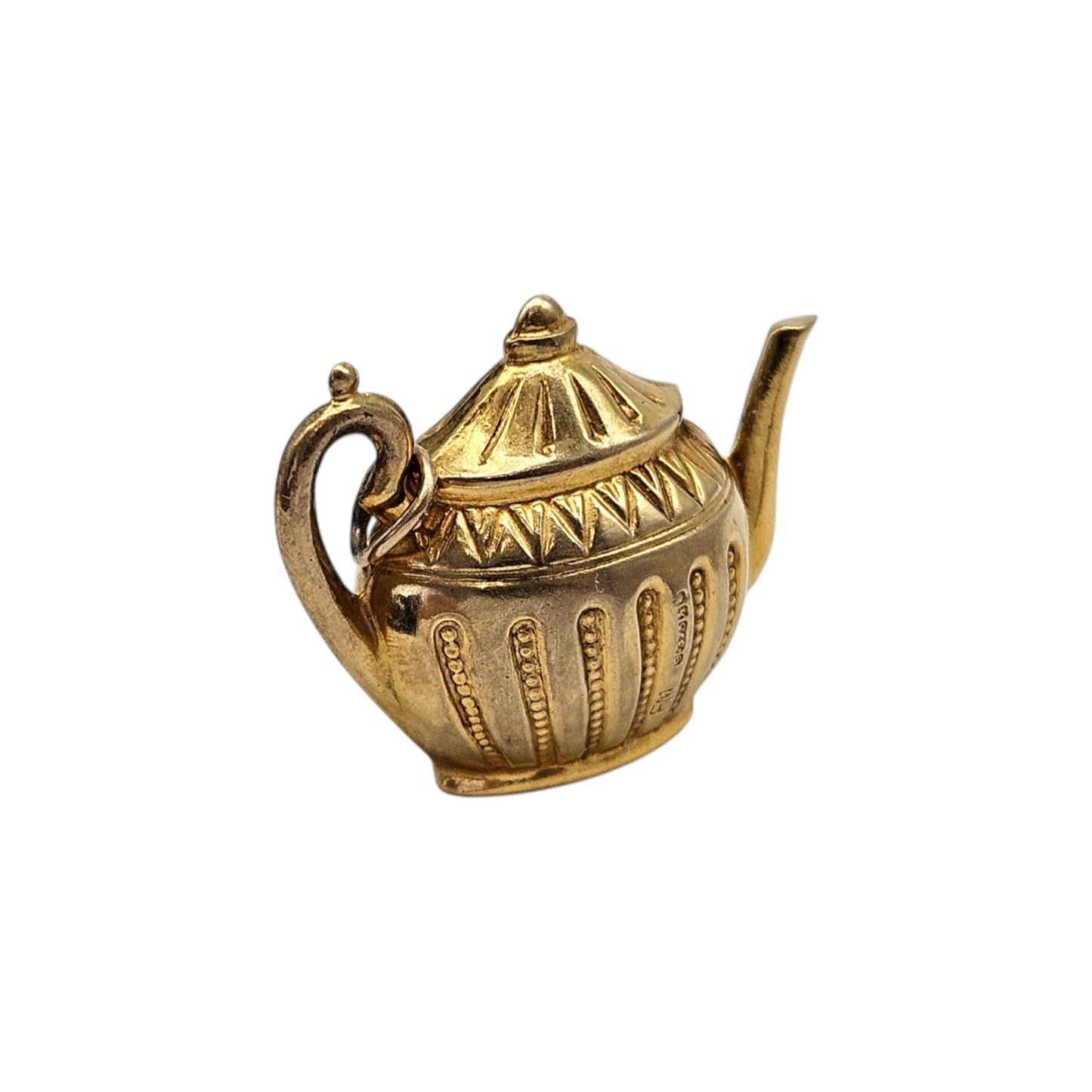 9ct 375 Yellow Gold Teapot Charm 1963 L 2.4 cm 1.8 g.