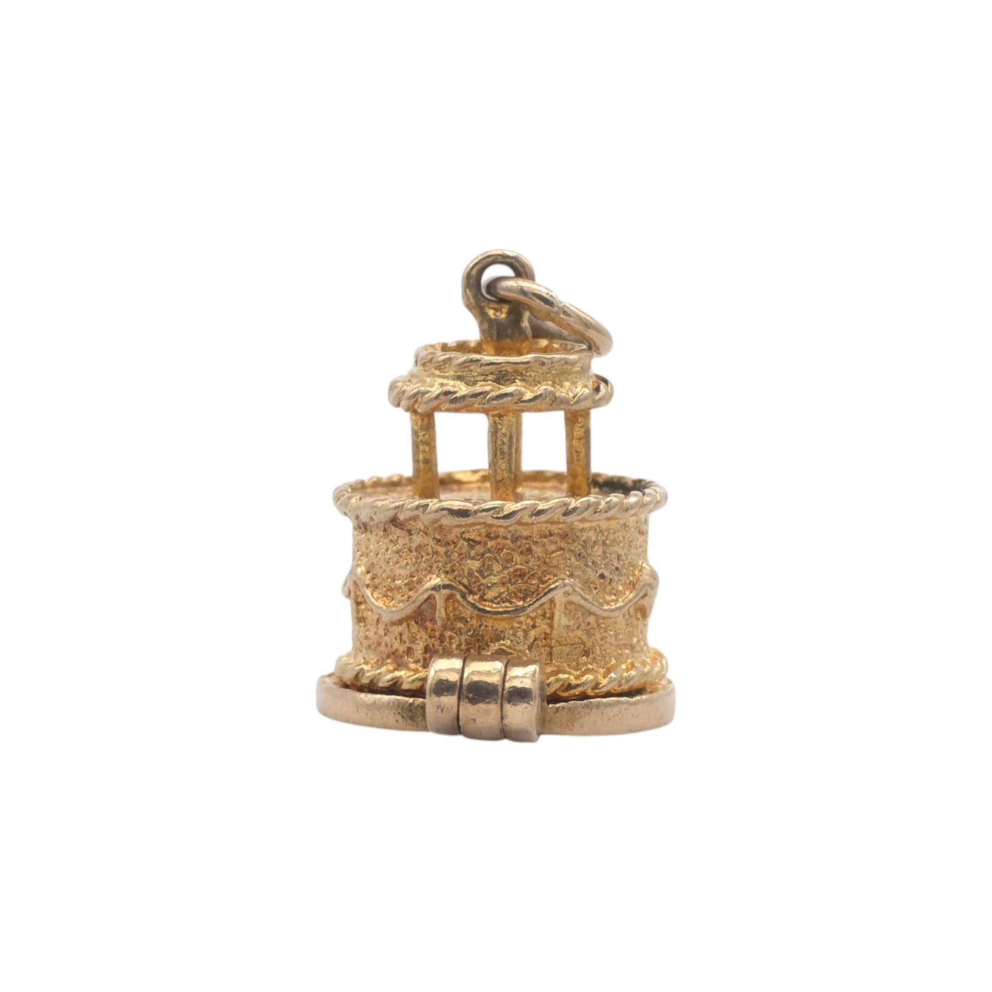 9ct 375 Yellow Gold Weeding Cake Opening Charm 1967 L 1.4 cm 4.8 g.