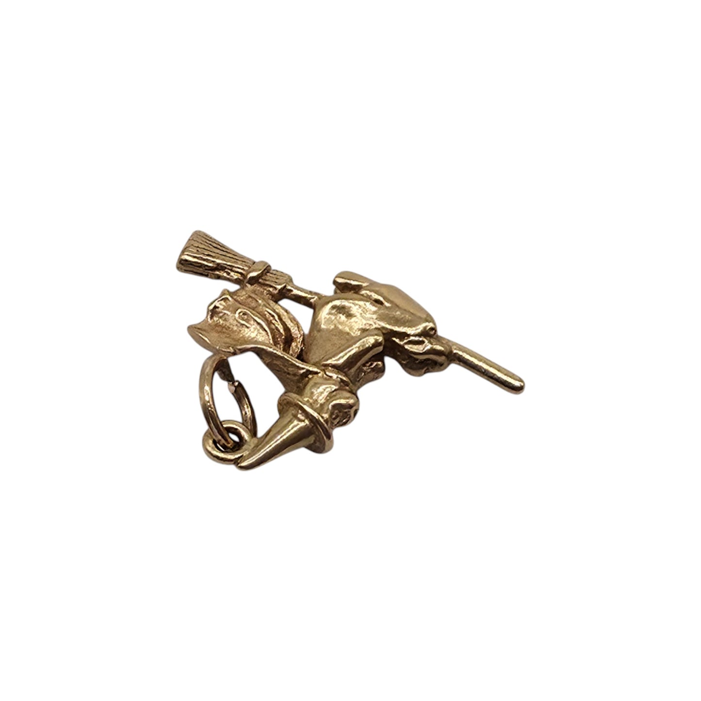 9ct Yellow Gold Witch On Broomstick Charm L 2.1 cm 1.8 g.