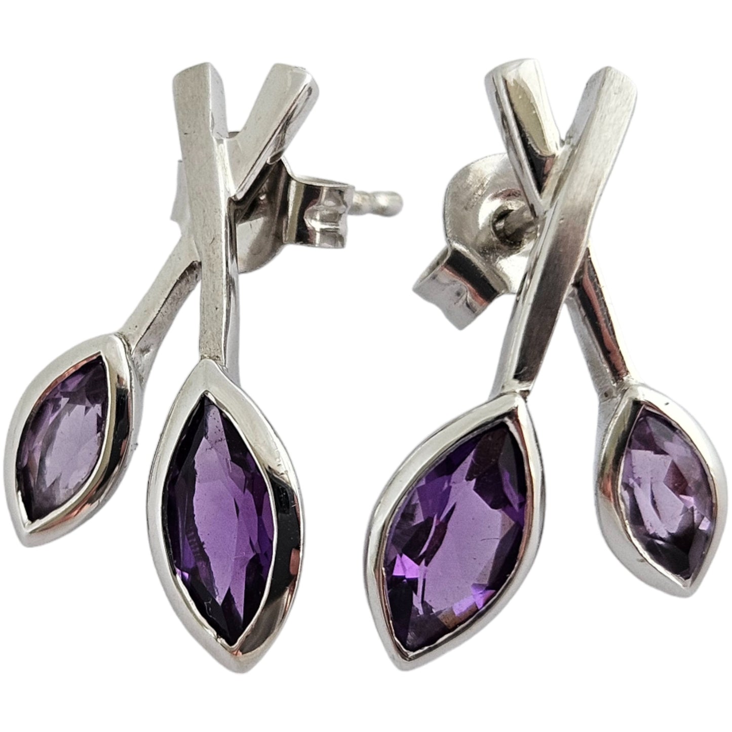 Suite of 9ct 375 White Gold Pendant and Pair of Earrings with Amethysts 5.4 g