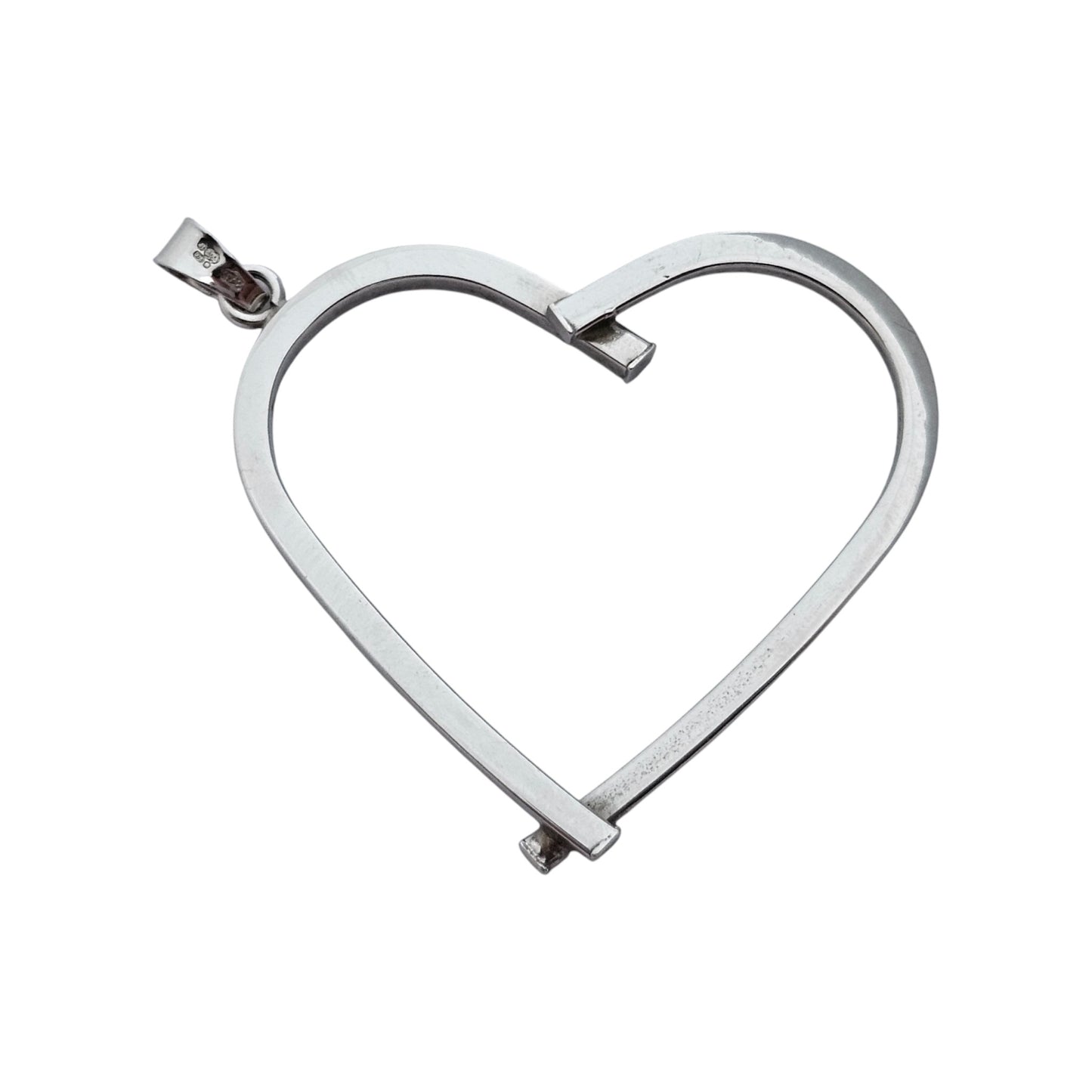 9ct 375 White Gold Heart Shaped Pendant L 3.2 cm 1.0 g.