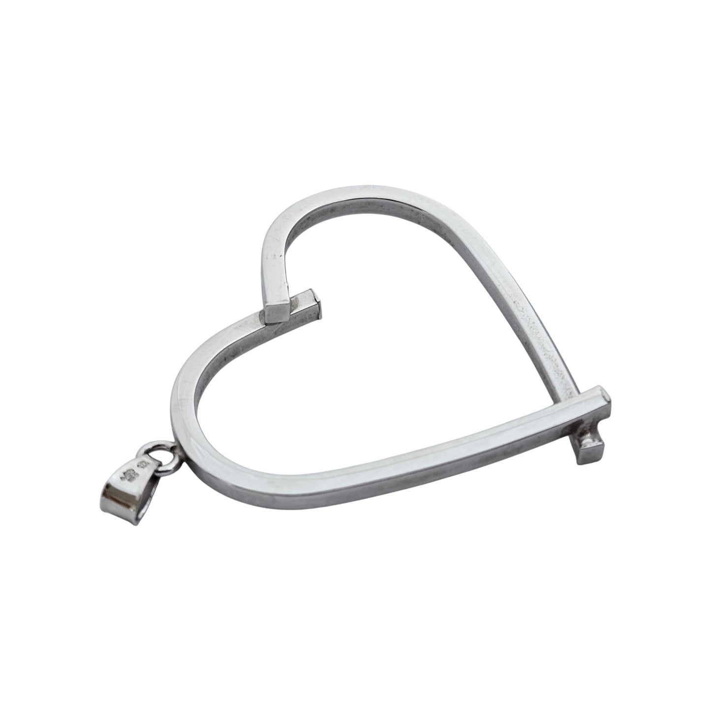 9ct 375 White Gold Heart Shaped Pendant L 3.2 cm 1.0 g.