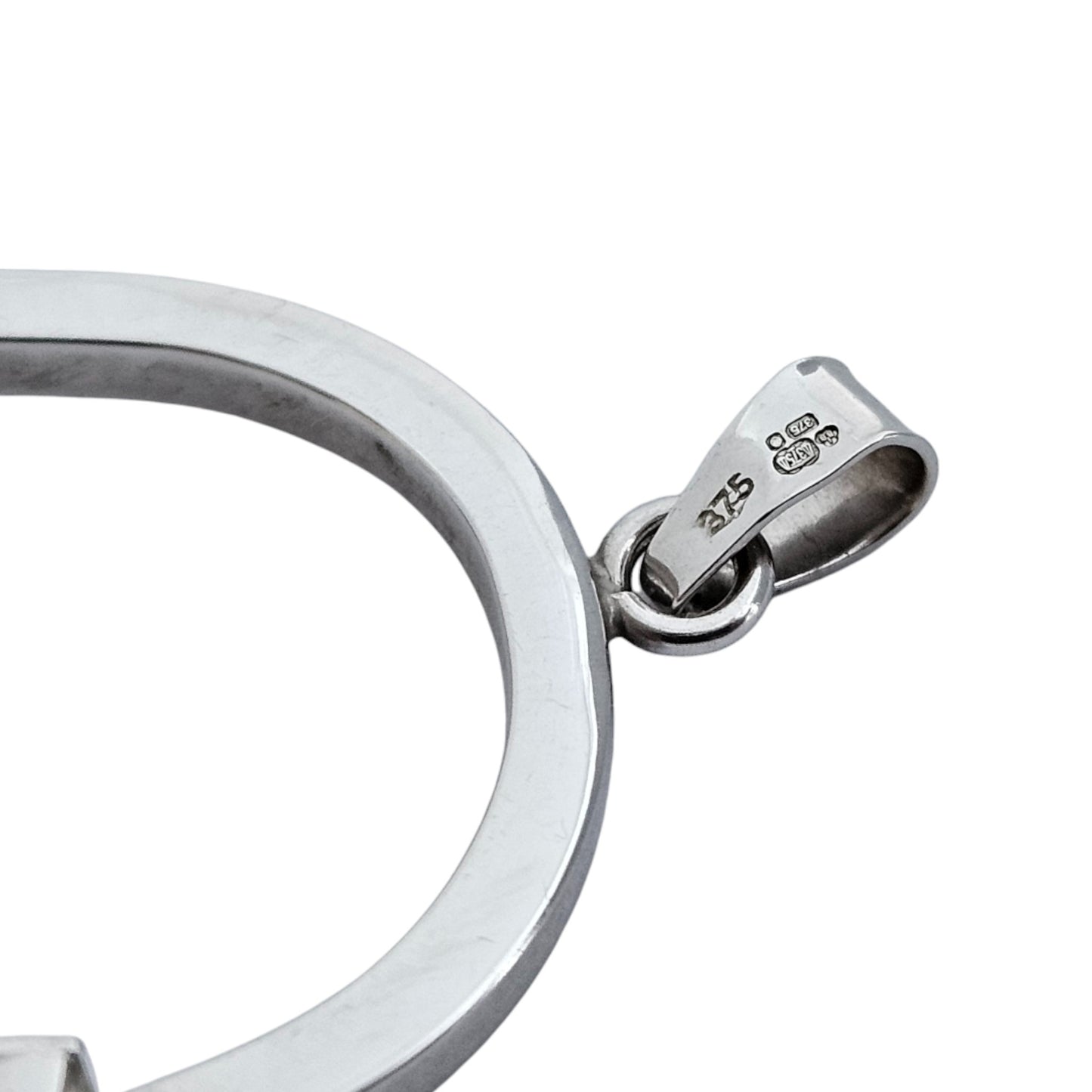 9ct 375 White Gold Heart Shaped Pendant L 3.2 cm 1.0 g.