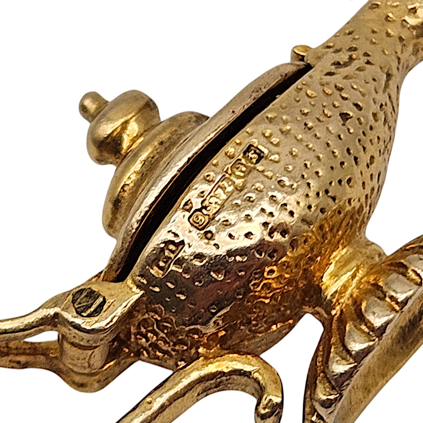 9ct 375 Yellow Gold Aladdin's Genie Lamp Opening Charm 1967 L 2.9 cm 4.4 g.