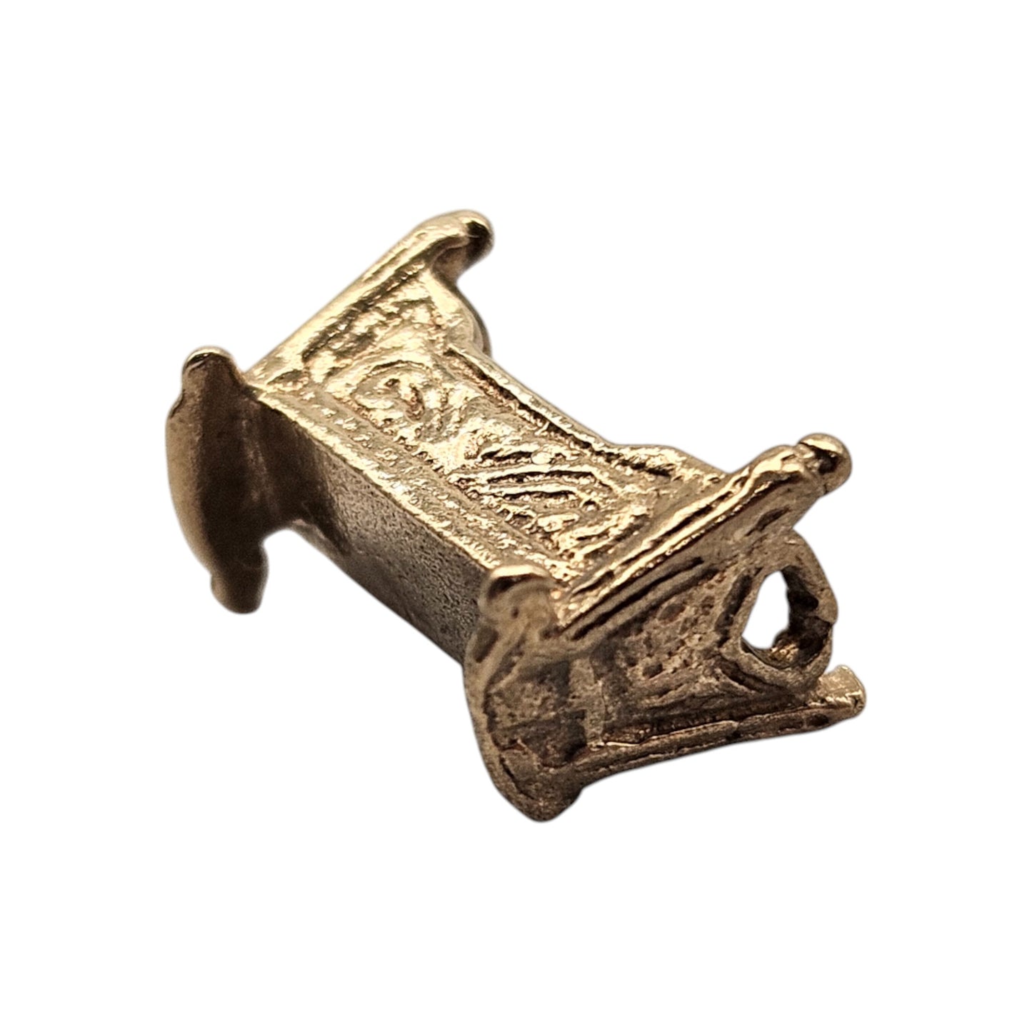 9ct 375 Yellow Gold Baby Cradle Charm 1976 L 1.1 cm 1.1 g.