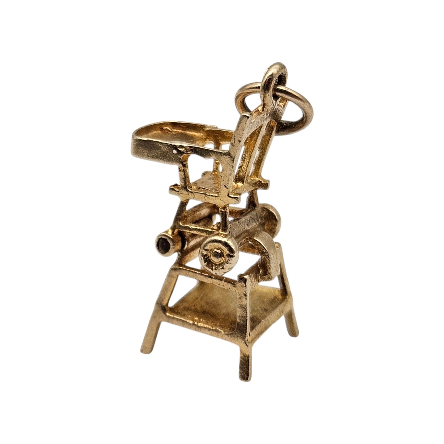 9ct 375 Yellow Gold Baby High Chair Articulated Charm 1975 L 1.9 cm 1.9 g.